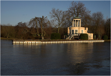 vDave-Mundy---Folly-At-Henl.jpg