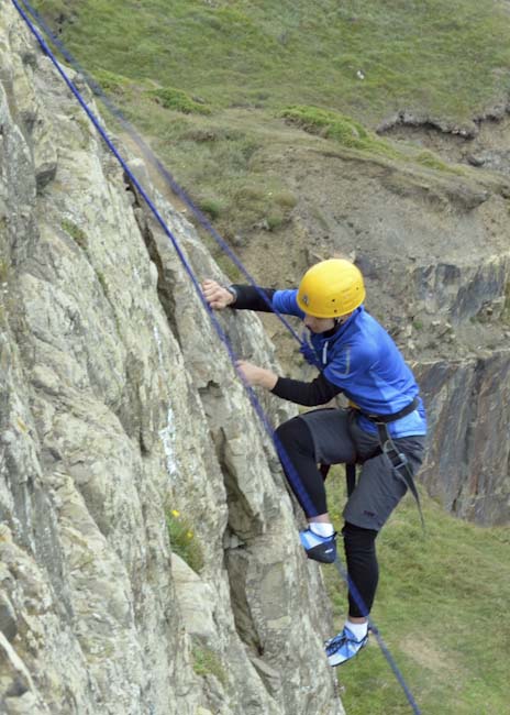 Evelyn_Barnard-Intermediate-rock_climbing_at_bude.jpg