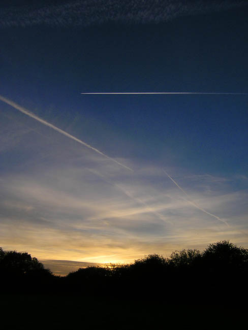 Jettrails.jpg