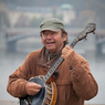 Busker_on_Charles_Bridge_Prague_-_mjr.jpg